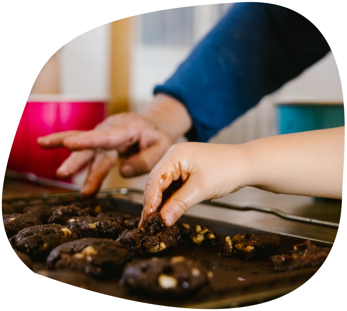 Préparation de biscuits lors d’un atelier culinaire autour de l’alimentation à Belfort
